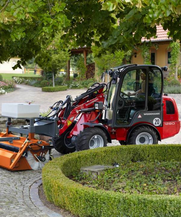 Ceļu un ietvju tīrīšana