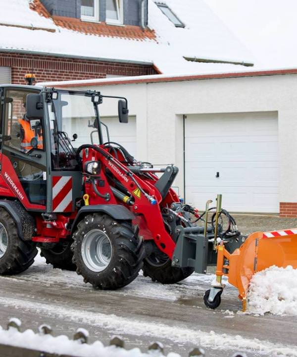 Ziemas darbi – sniega pārvietošana un sadale
